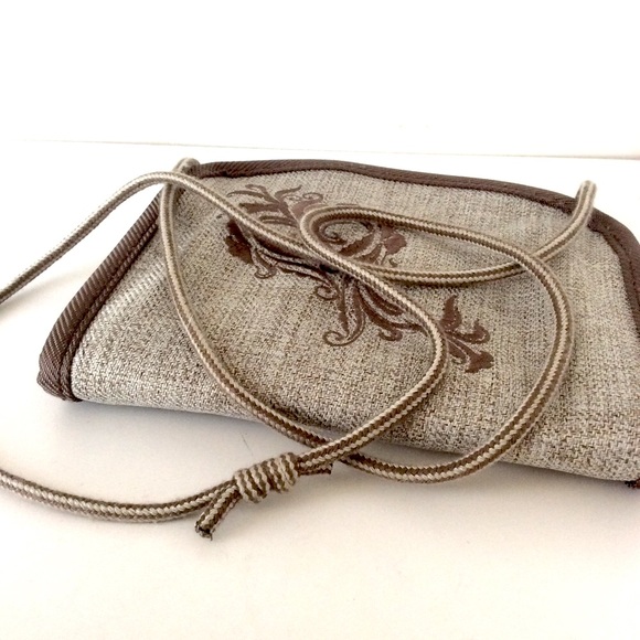 REI Crossbody Wallet 5.5”x 6.5”x 1” - Picture 4 of 9